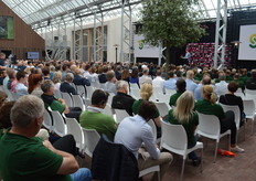 Het gebouw heeft qua look en feel - en ook concreet voor wat betreft de doelstelling een centrum van innovatie, educatie en inspiratie te zijn - iets weg van het World Horti Center in Naaldwijk.